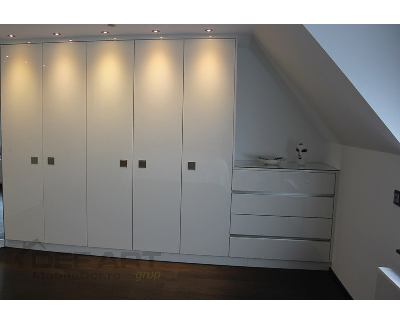 Dulapuri haine la comanda