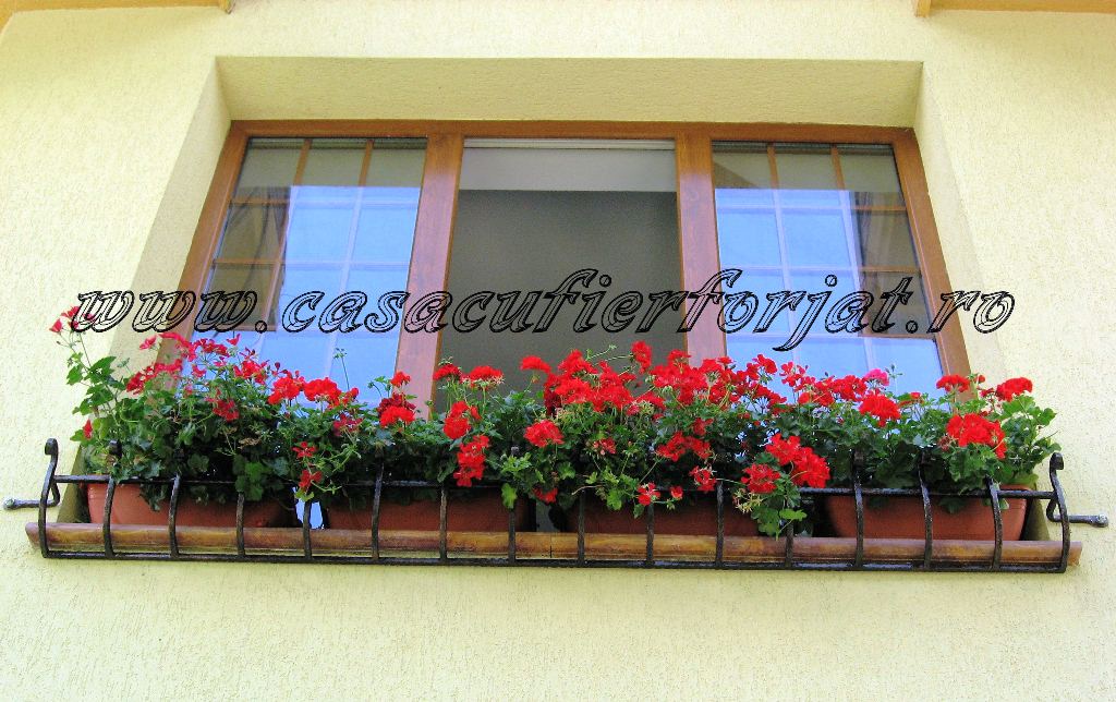 Jardiniere din fier forjat
