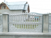 Montare stalpi garduri beton