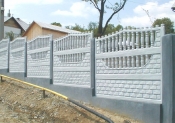 Montare stalpi garduri beton