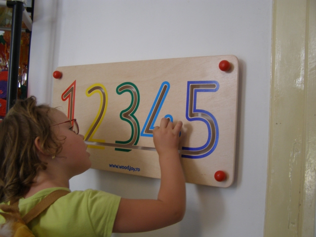 Panou perete cifre din lemn