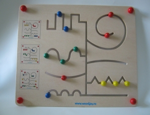 Panou perete labirint din lemn