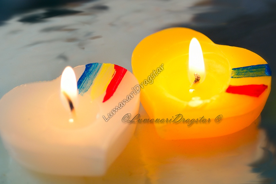 Lumanari plutitoare - model inima - tricolor - alb