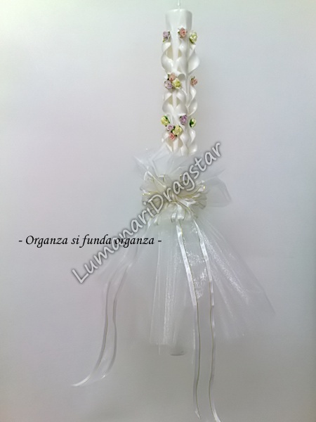 Aranjament - lumanare 60cm model la un capat, organza alba si funda alba