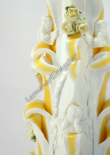 Lumanare sculptata cu ingerasi mica - galben