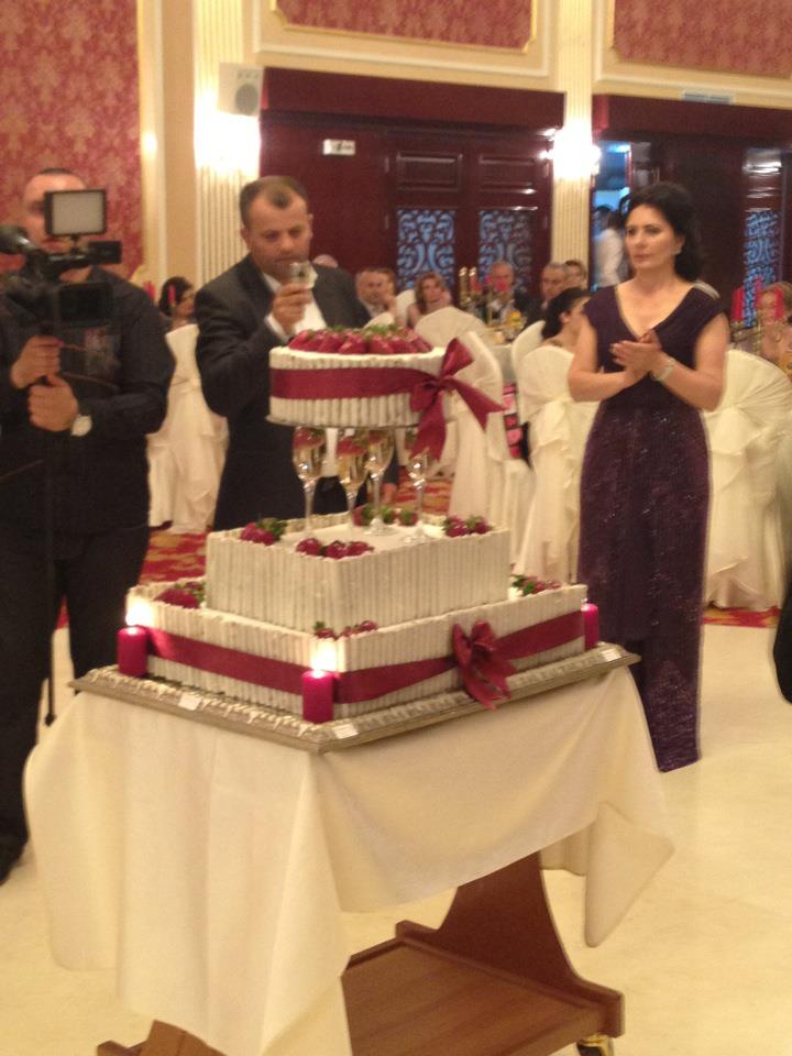 Tort personalizat nunta