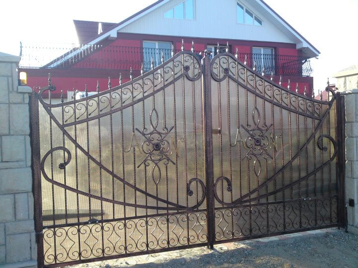 Porti fier forjat Bacau