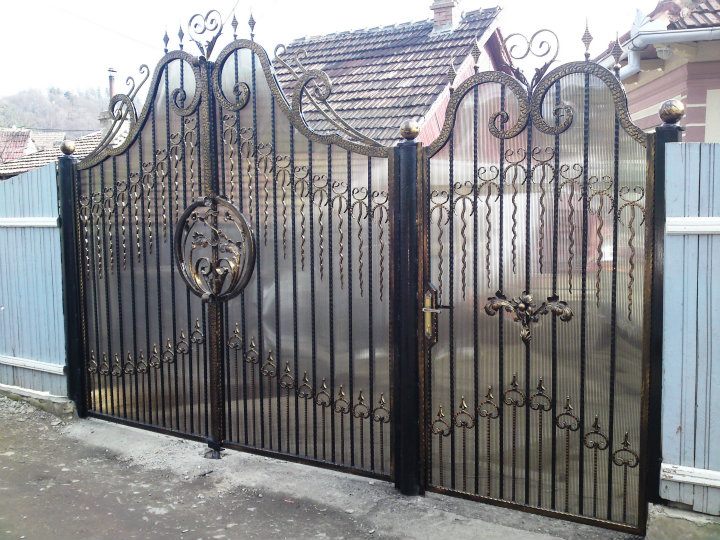 Porti fier forjat Bacau