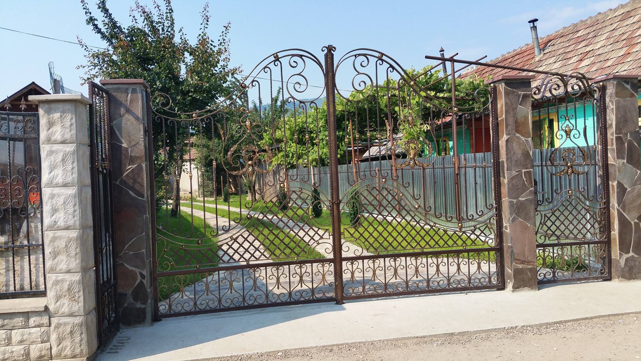 Porti fier forjat Bacau