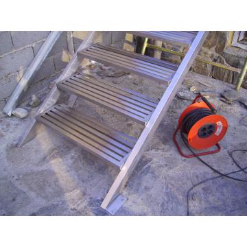 Scari exterioare metalice