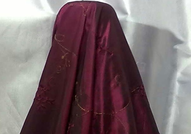 Material tafta brodata
