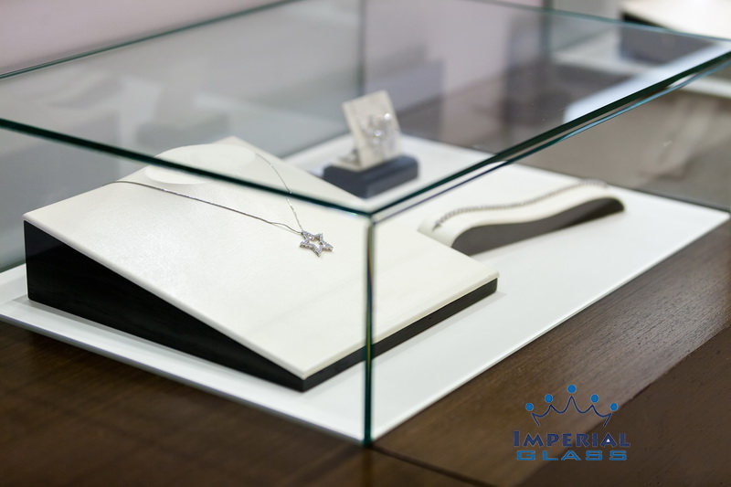Mobilier sticla