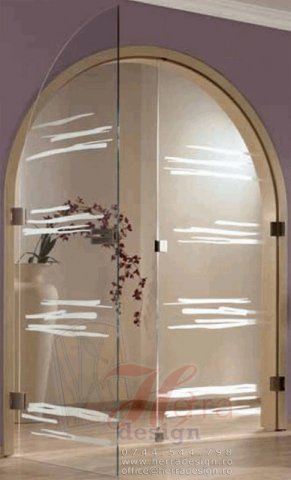 Usi din sticla batante