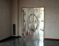 Usi din sticla batante