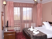 Cazare camere duble cu pat matrimonial