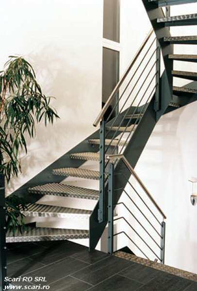 Scari metalice exterioare