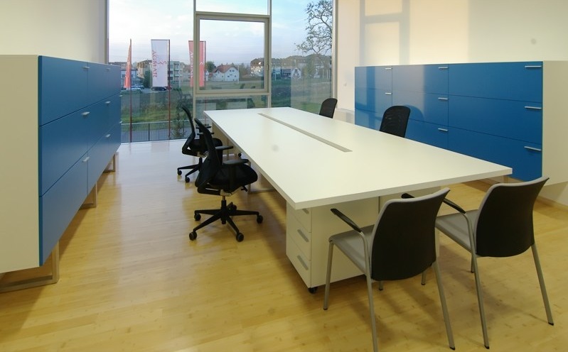 Mobilier sali de conferinte