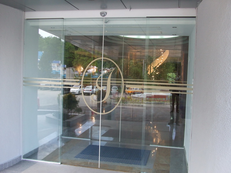 Usi automate culisante