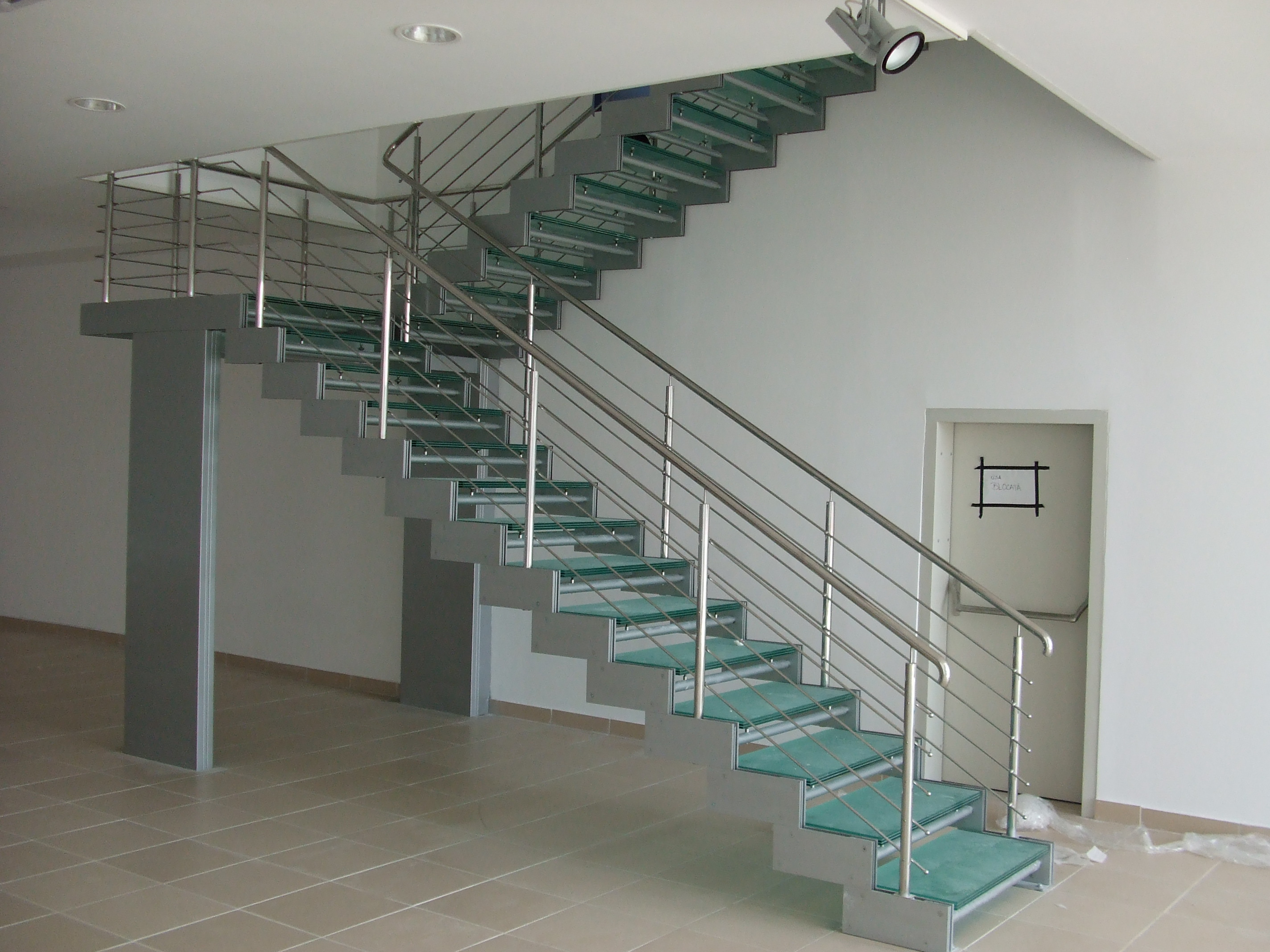 Scari interioare sticla