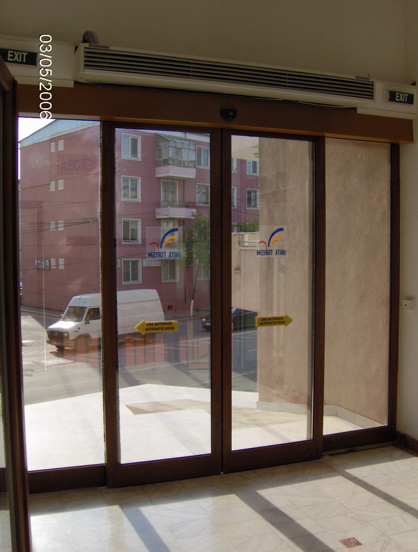 Usi automate culisante