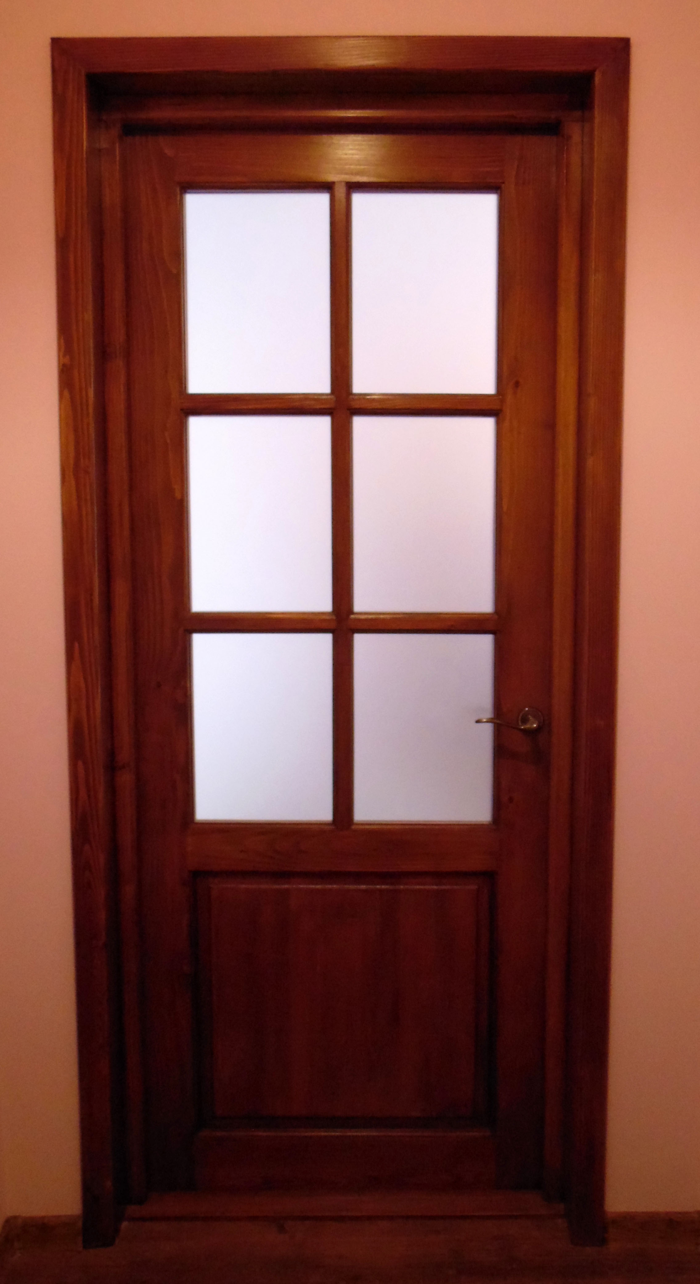 Usi interior lemn masiv