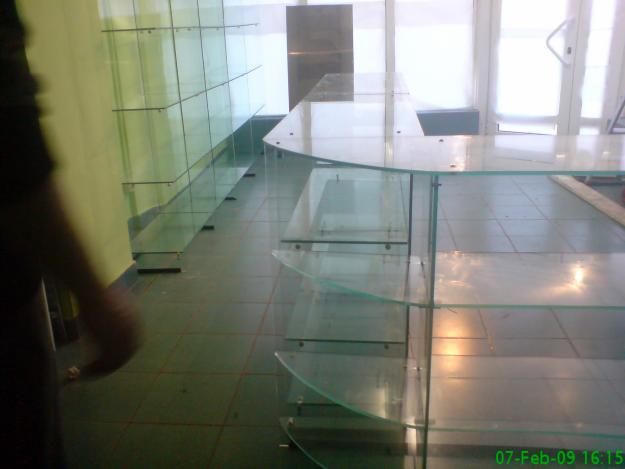 Mobilier comercial sticla