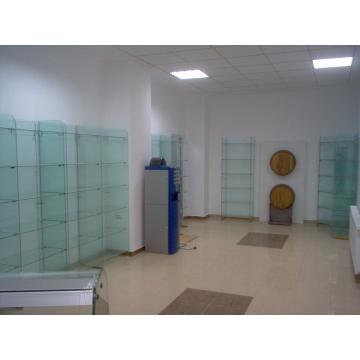 Mobilier comercial sticla