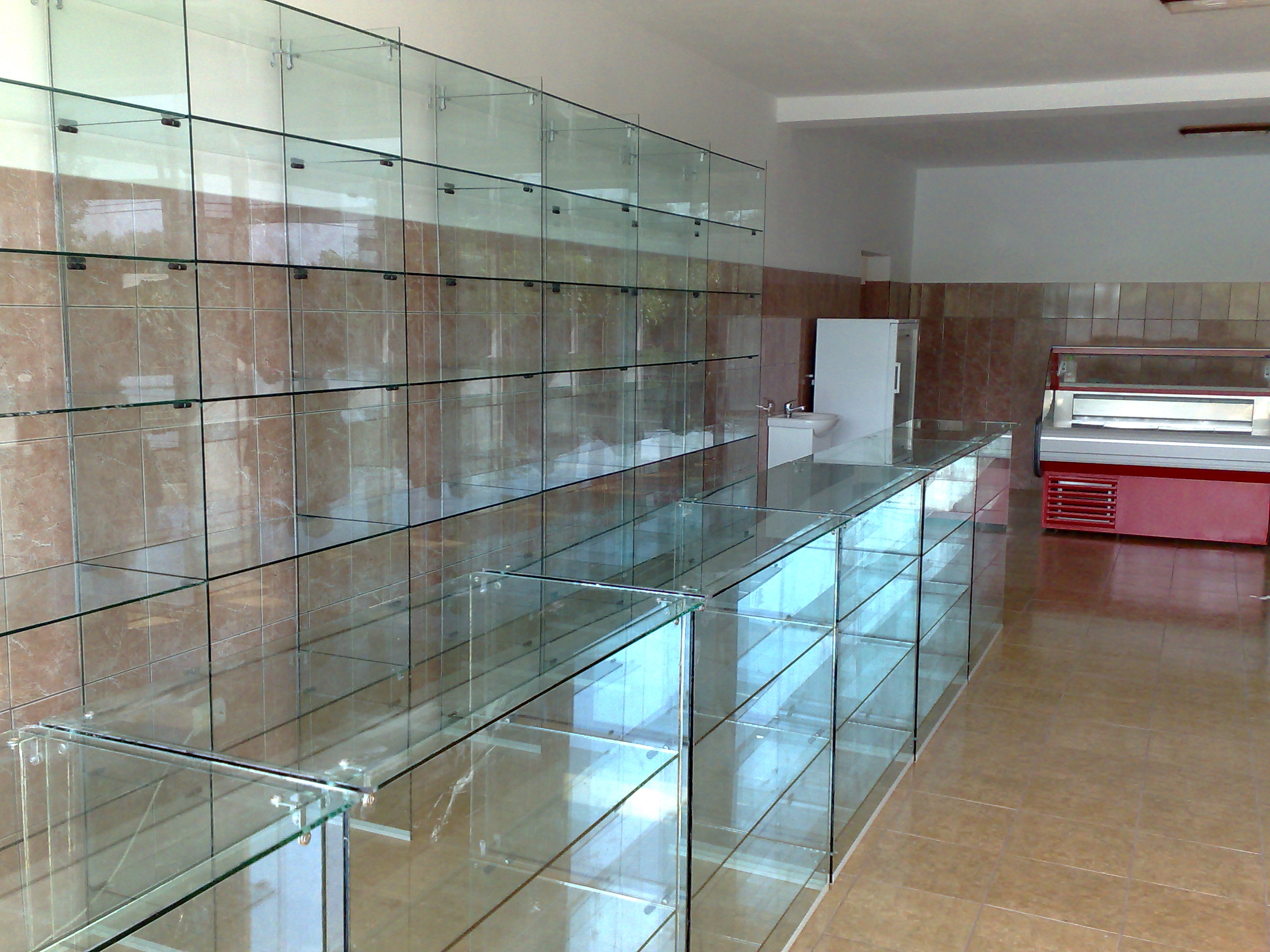 Mobilier comercial sticla