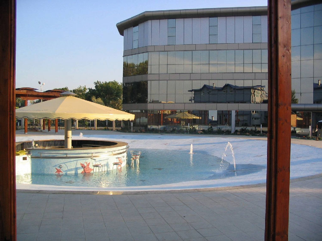Piscine cu debordare