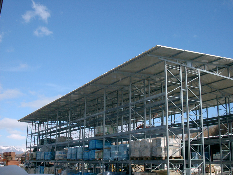Rafturi metalice de exterior