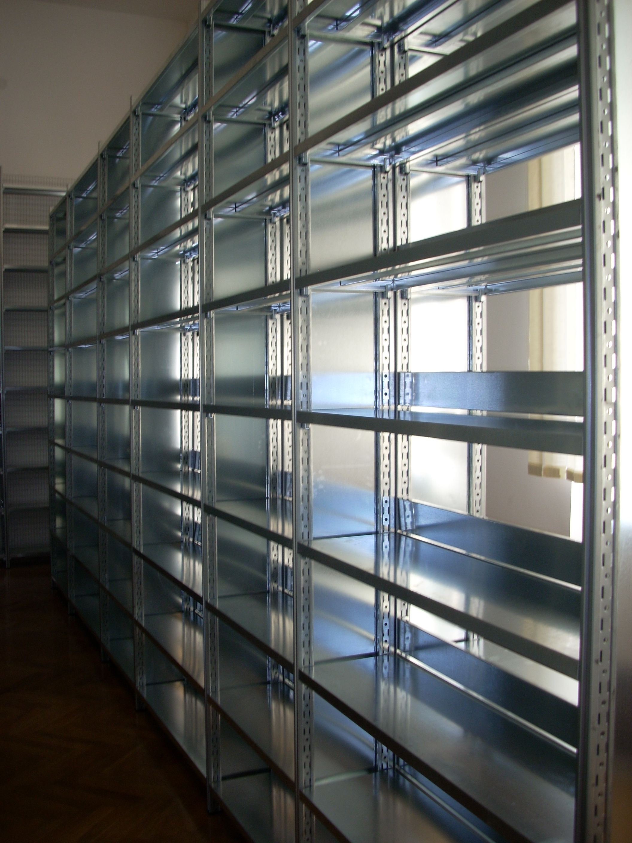 Rafturi metalice muzee