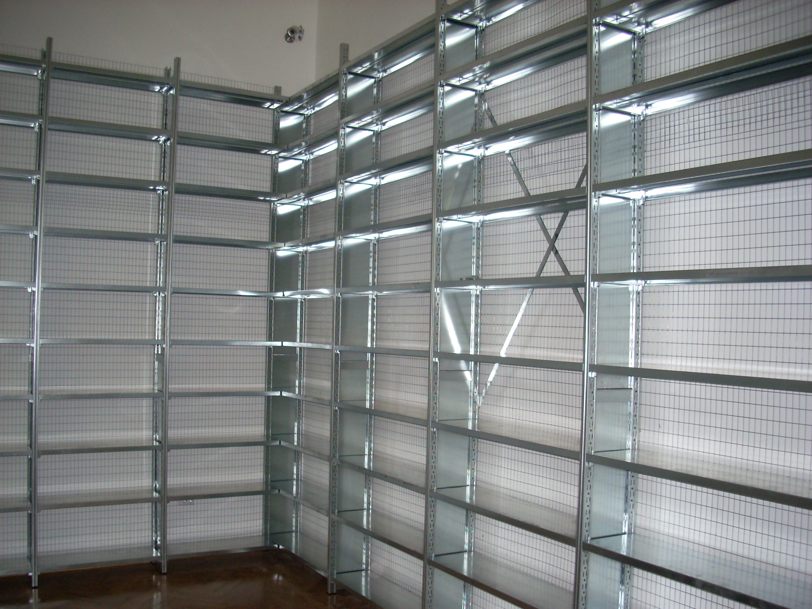 Rafturi metalice muzee
