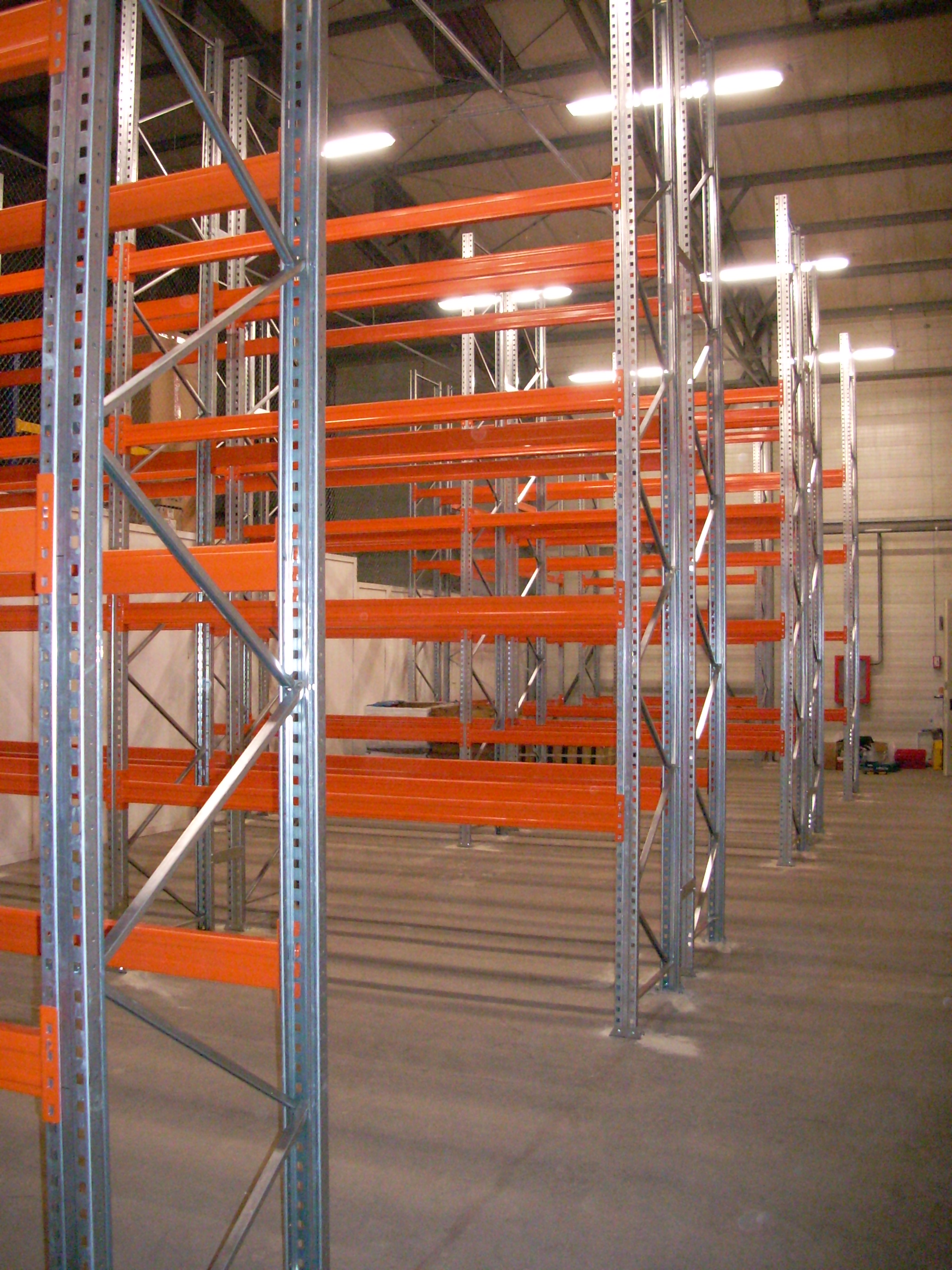 Rafturi metalice paleti
