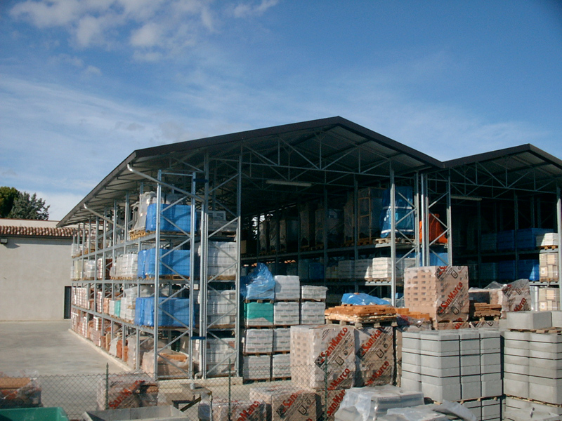Rafturi metalice de exterior