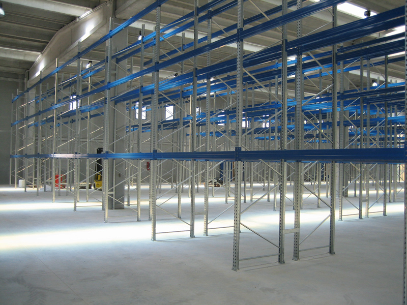 Rafturi metalice paleti