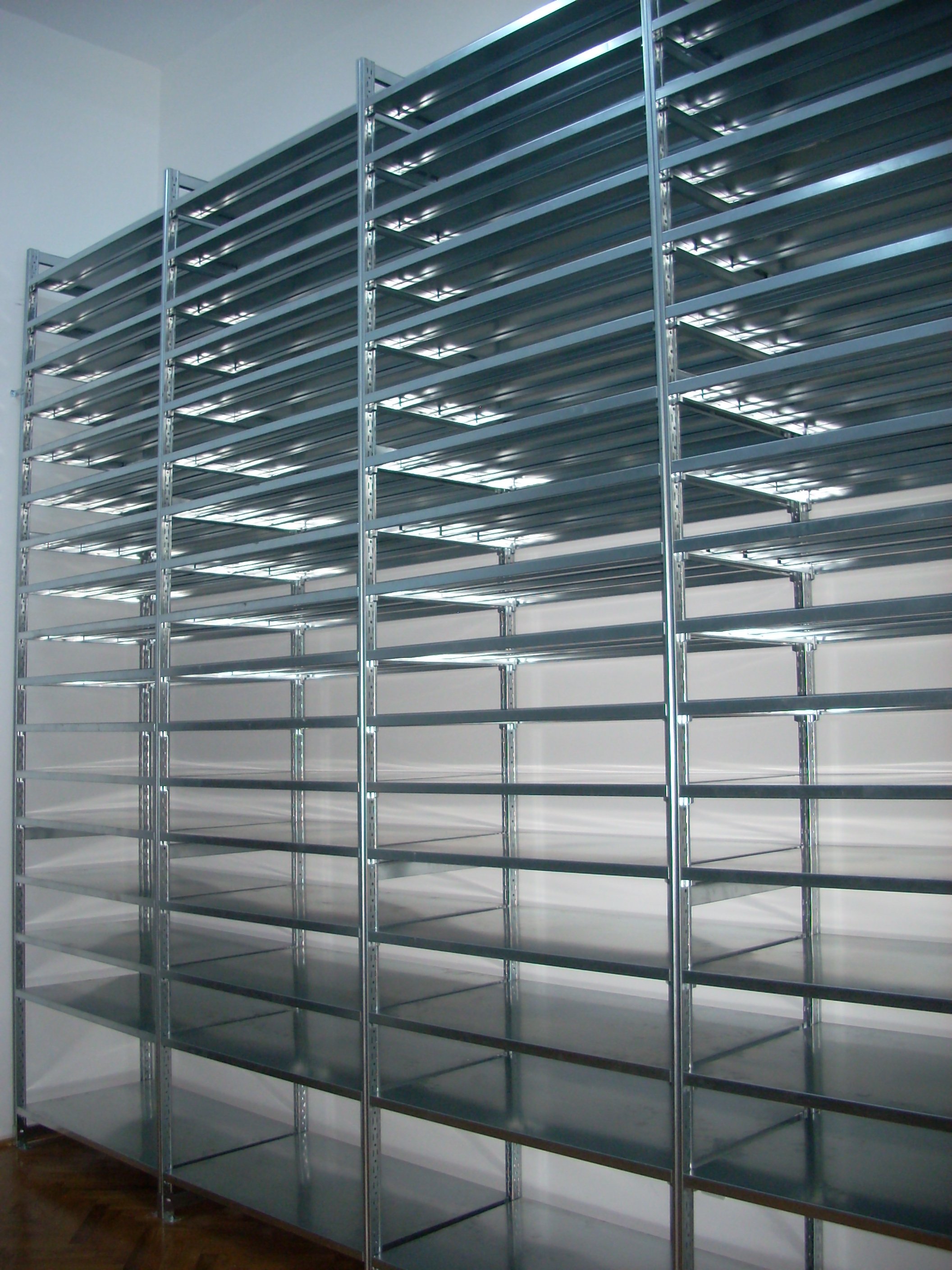 Rafturi metalice muzee