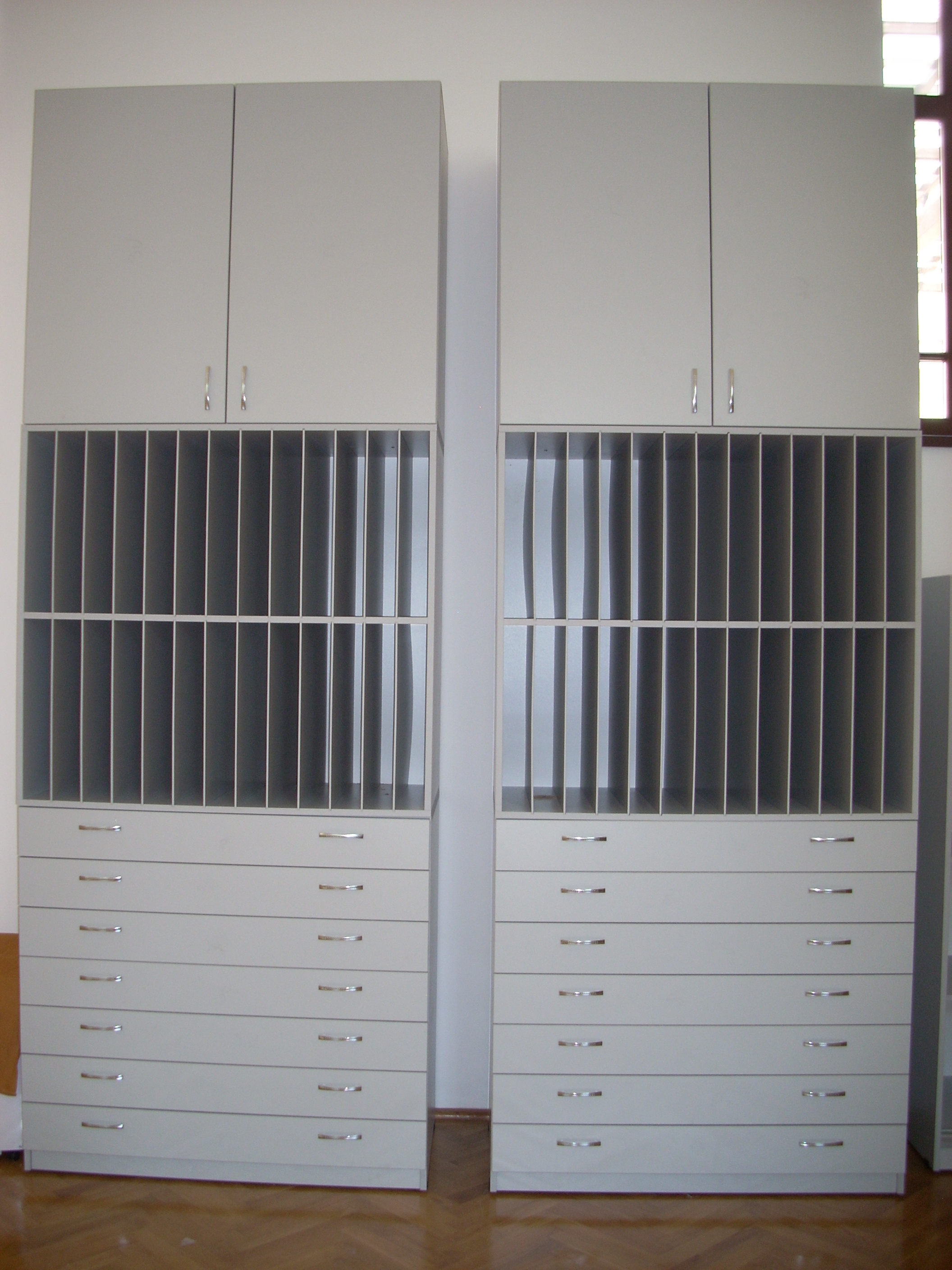 Rafturi metalice muzee