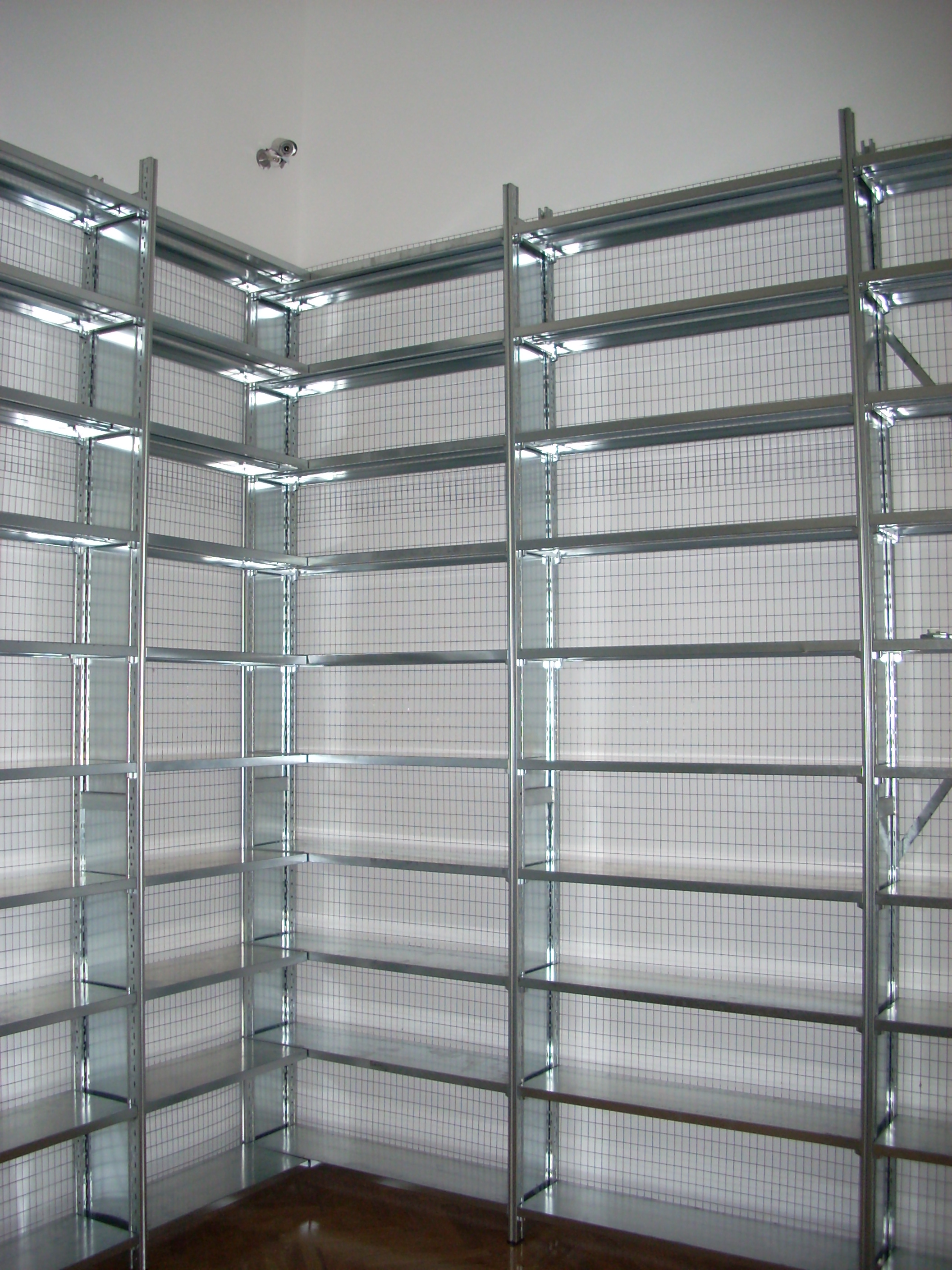 Rafturi metalice muzee
