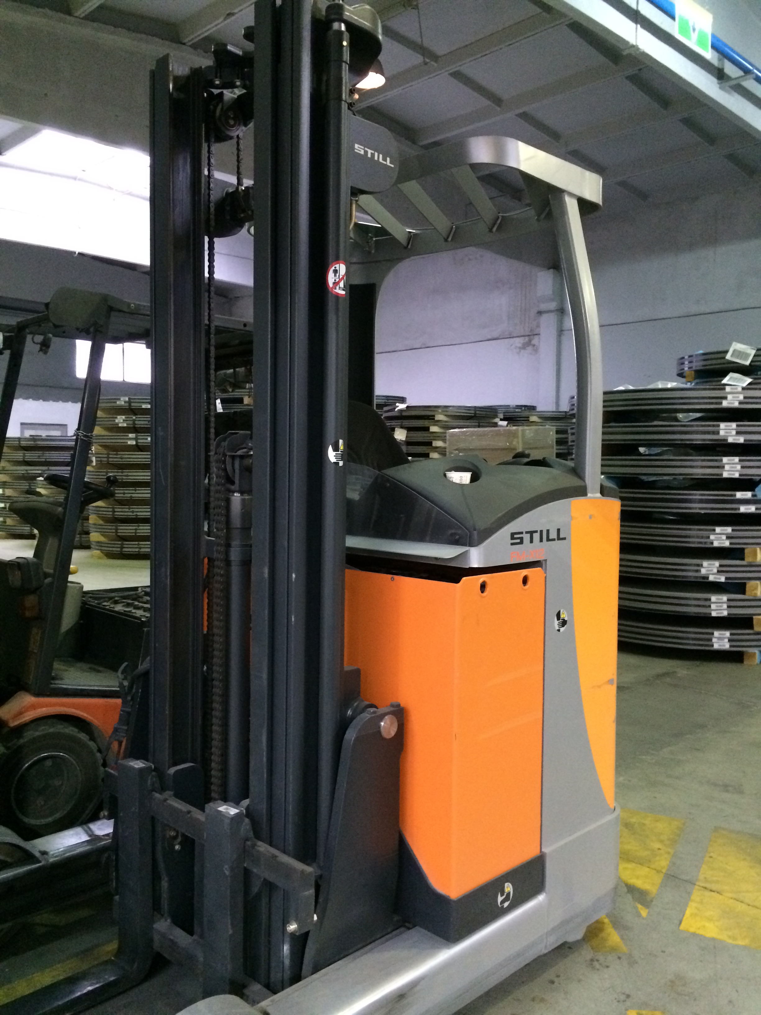 Electrostivuitoare Reach Truck