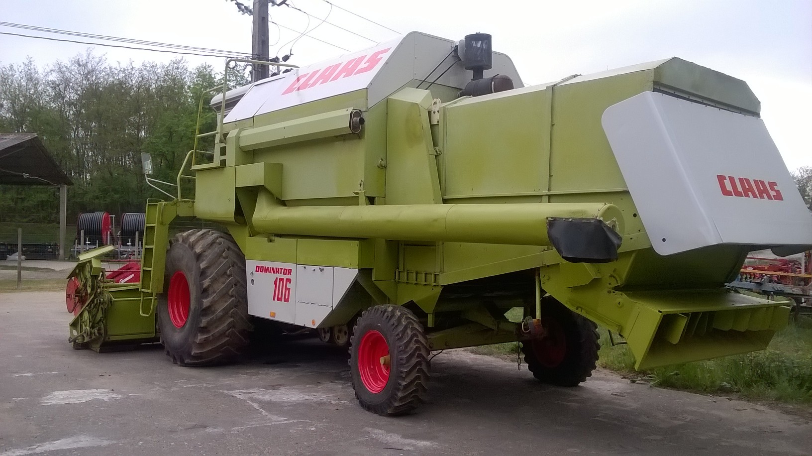 Claas Dominator 106--combină agricolă second hand