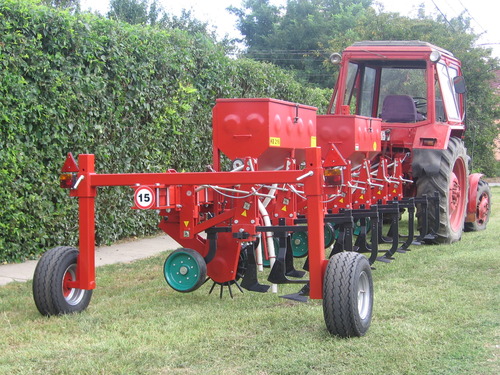 Cultivator(prasitoare) Komaromi - Gep model ABK 006 cu distribuitor de ingrasaminte