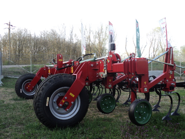 Cultivator(prasitoare) Komaromi-Gep model ABK 006