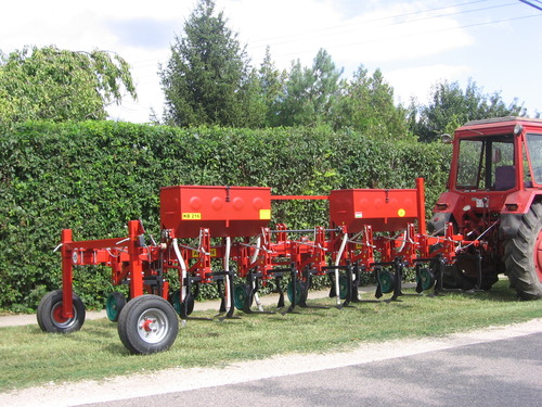Cultivator(prasitoare) Komaromi - Gep model ABK 006 cu distribuitor de ingrasaminte