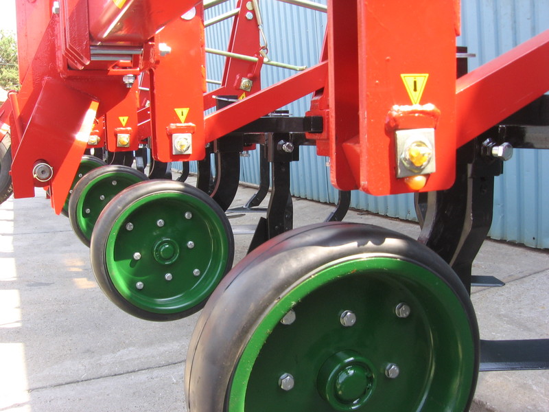 Cultivator(prasitoare) Komaromi - Gep model ABK 006 cu distribuitor de ingrasaminte