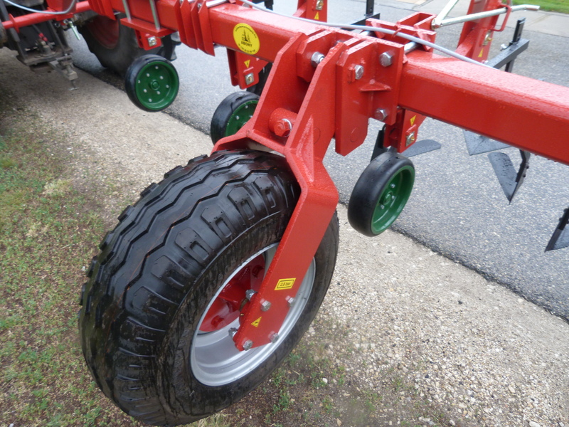 Cultivator(prasitoare) Komaromi - Gep model ABK 006 cu distribuitor de ingrasaminte