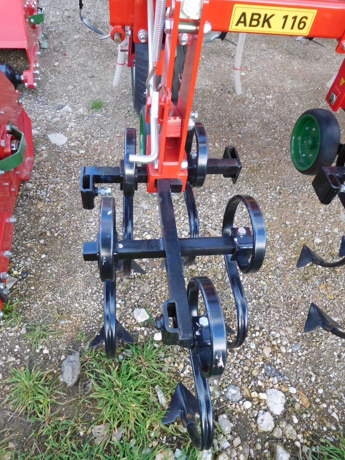 Cultivator Komaromi-Gep model ABK 116 pliabil hidraulic, cu  îngrăşăminte în Big Bag