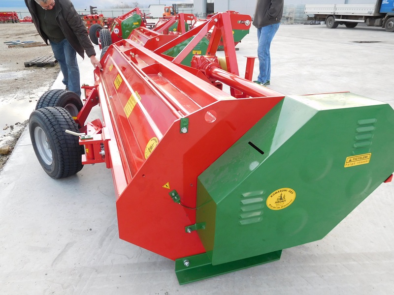 Tocător de resturi vegetale Komaromi-Gep model KB 3011 B