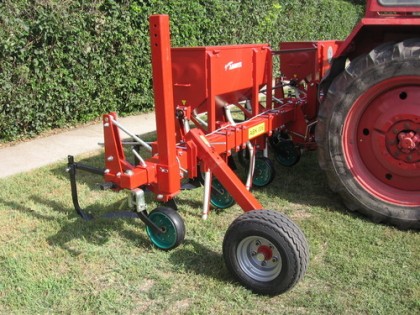 Cultivator(prasitoare) Komaromi - Gep model ABK 006 cu distribuitor de ingrasaminte