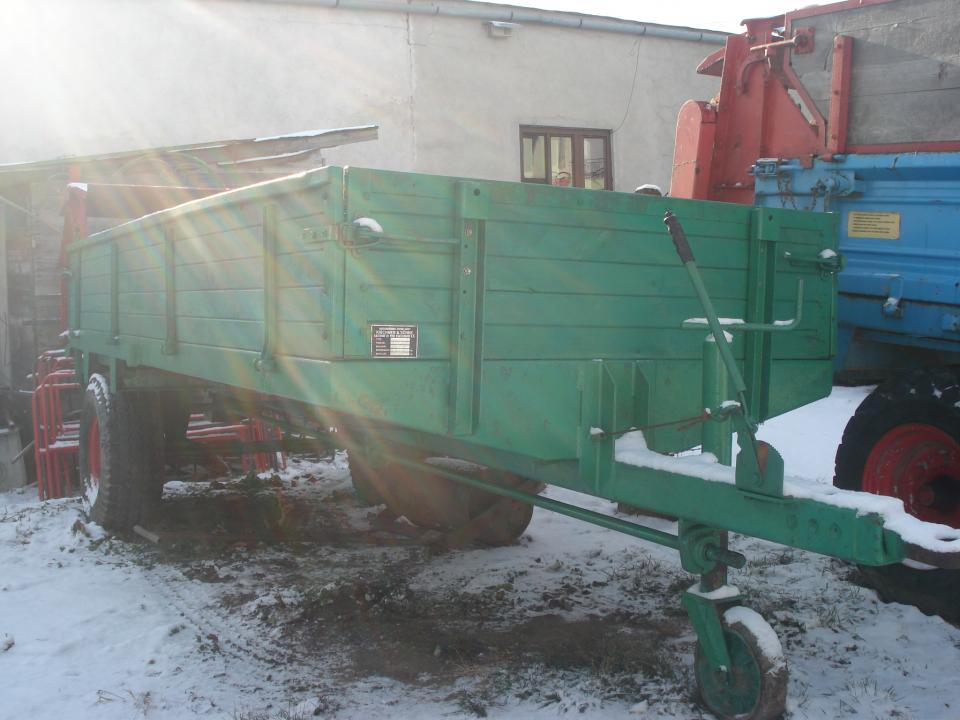 Remorca de imprastiat ingrasaminte