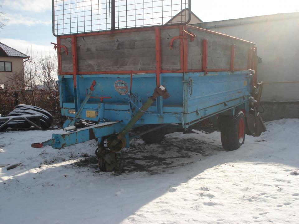 Remorca de imprastiat ingrasaminte